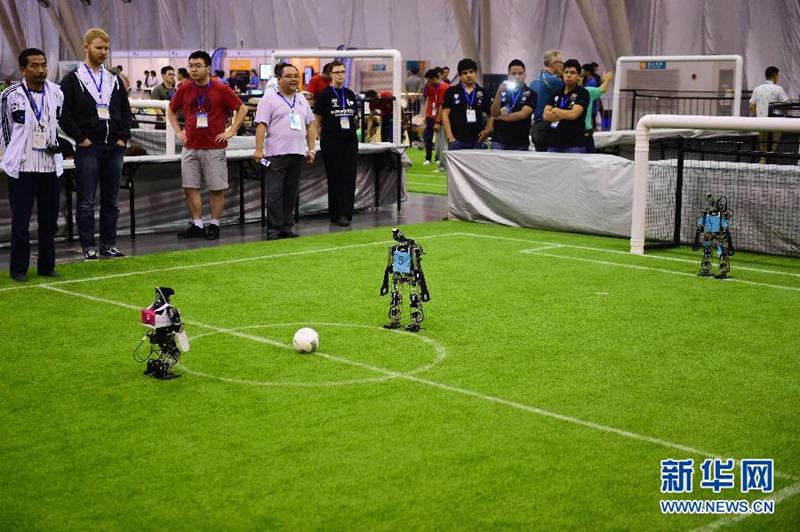 Roboter k?mpfen um Fu?ball-Titel in Hefei