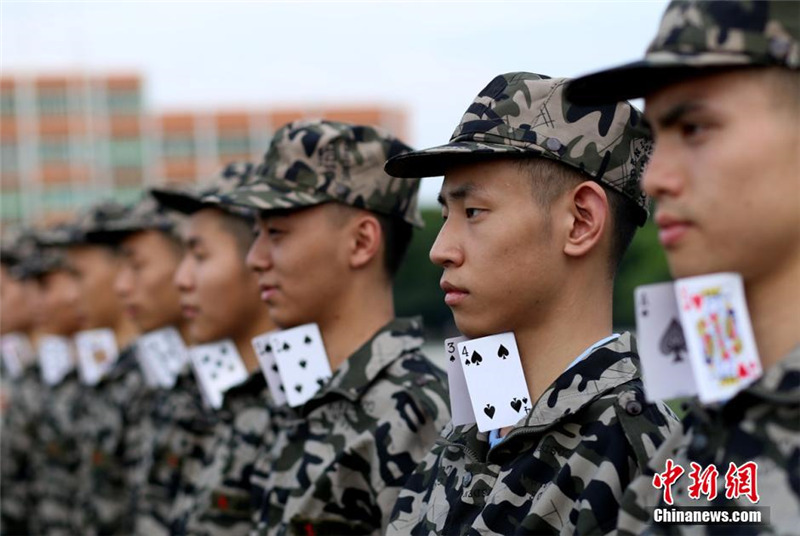 Milit?rtraining für chinesische Studenten in Sichuan