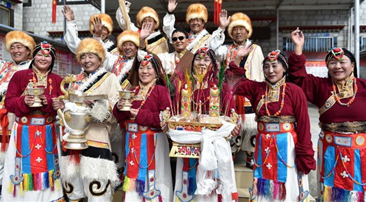 Tibetaner feiern Losar und Frühlingsfest