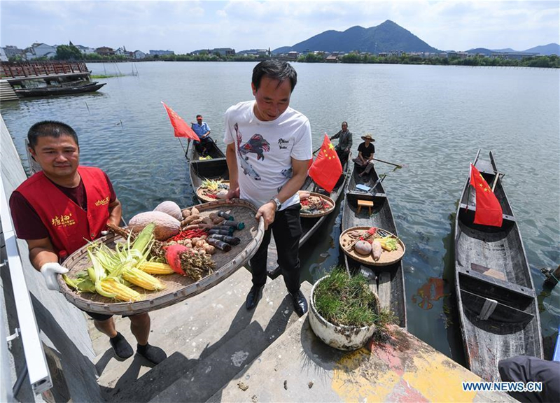 Menschen im ganzen Land feiern das chinesische Erntedankfest