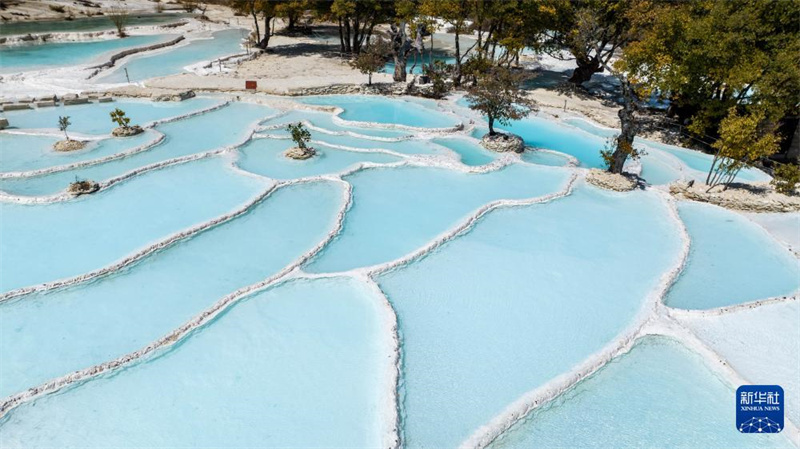 ?Wei?e Wasserterrasse“ in Shangri-La: Ein Naturwunder in Yunnan