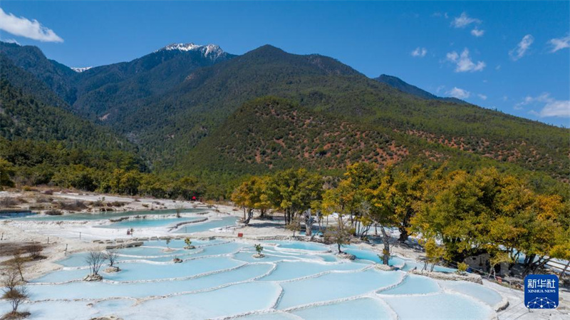 ?Wei?e Wasserterrasse“ in Shangri-La: Ein Naturwunder in Yunnan