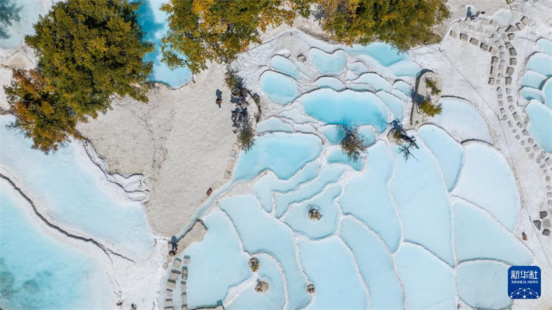 ?Wei?e Wasserterrasse“ in Shangri-La: Ein Naturwunder in Yunnan