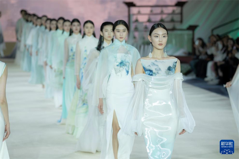 Heaven Gaia Show zum Auftakt der Beijinger Modewoche Herbst/Winter 2024