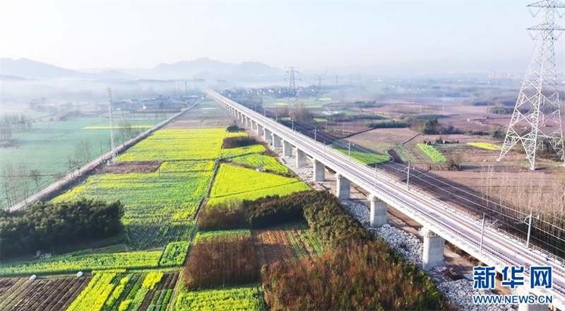 Verlegung der Gleise auf der Hochgeschwindigkeitsstecke Xuancheng-Jixi abgeschlossen