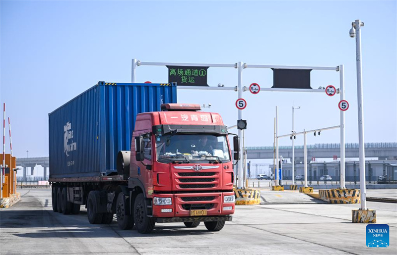 Einblick in internationales Eisenbahn-Logistikzentrum in der Inneren Mongolei