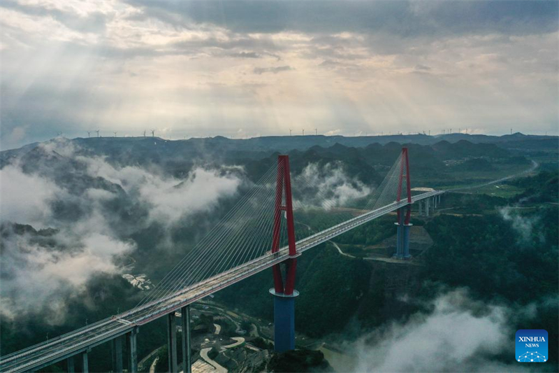 Brücke über Longli-Fluss in Guizhou für Verkehr freigegeben