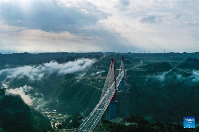 Brücke über Longli-Fluss in Guizhou für Verkehr freigegeben