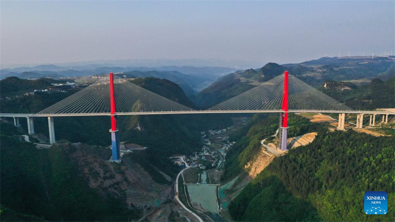 Brücke über Longli-Fluss in Guizhou für Verkehr freigegeben