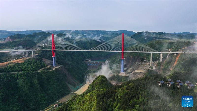 Brücke über Longli-Fluss in Guizhou für Verkehr freigegeben