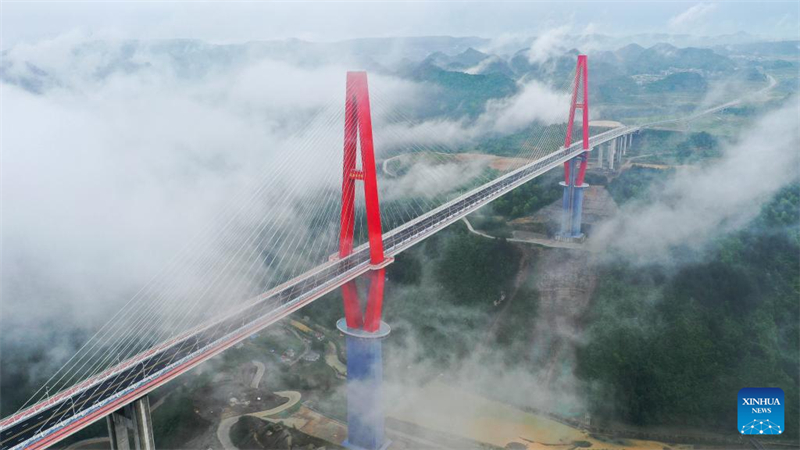 Brücke über Longli-Fluss in Guizhou für Verkehr freigegeben