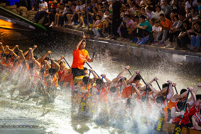 Teams in Foshan trainieren für anstehendes Drachenbootfestival