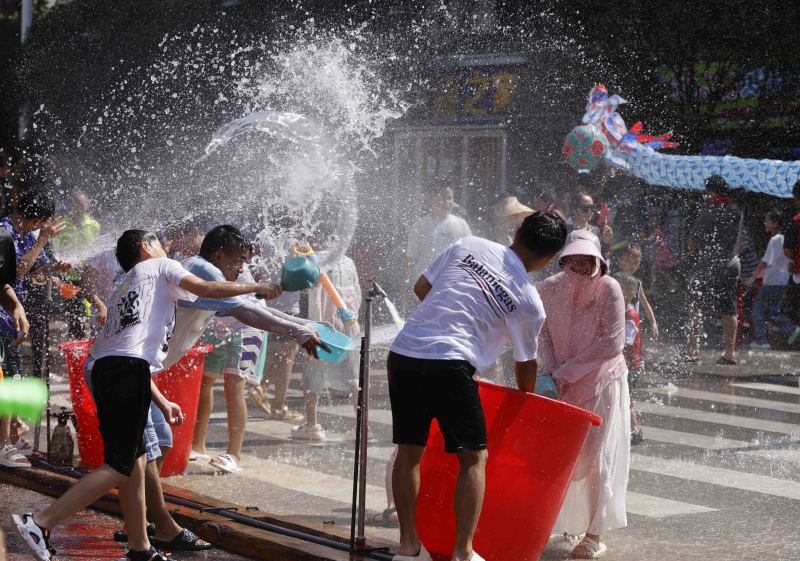 Sommerspa? mit Wasserdrachen