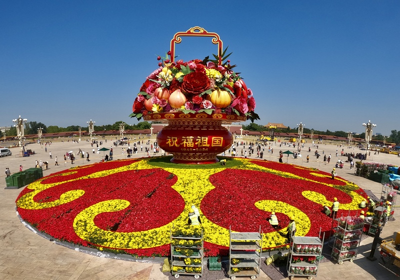 Festliches Blumenarrangement auf Tian'anmen-Platz